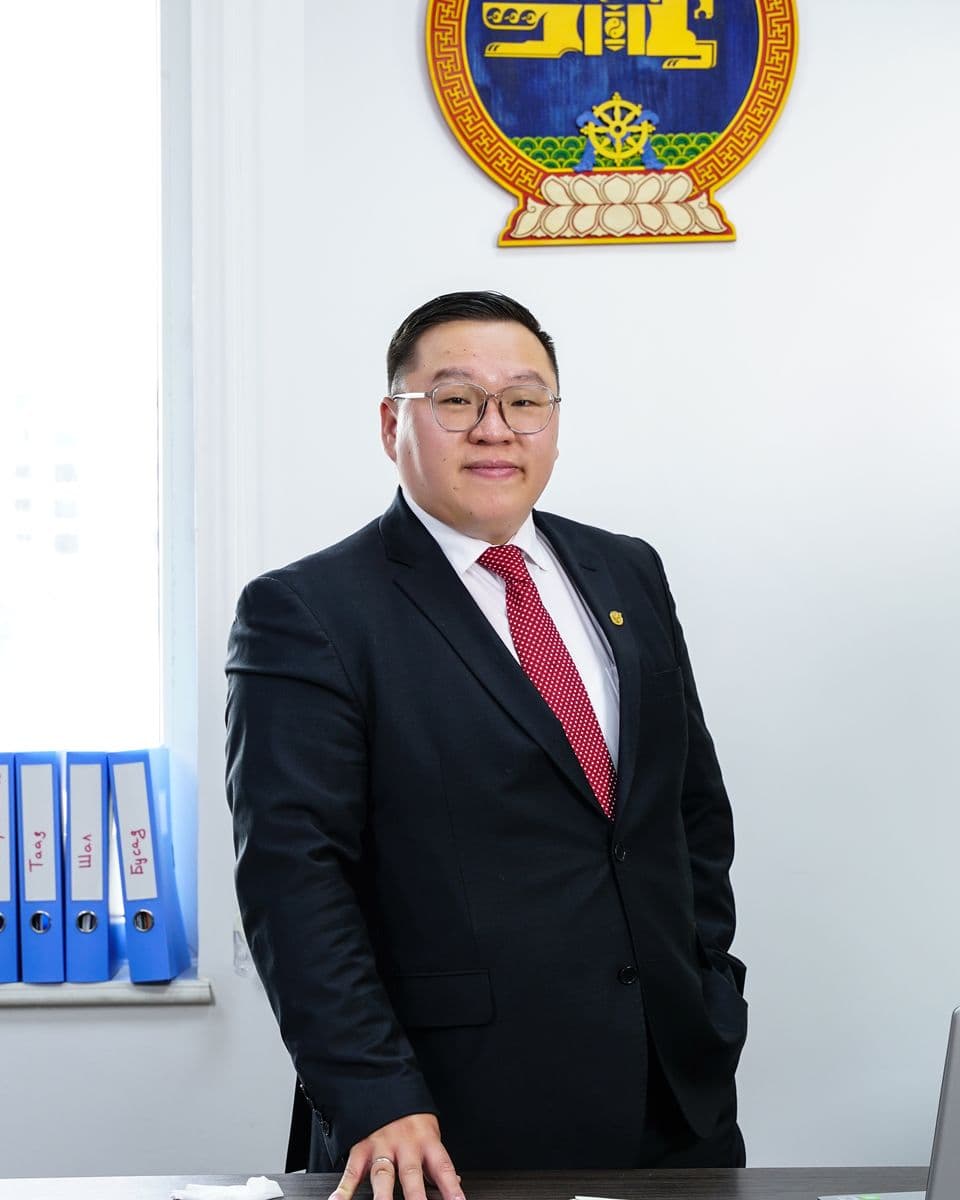 Күнз сургуулийн захирлын хөрөг